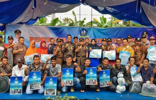 Bupati Bintan Serahkan Bantuan Kapal Nelayan dan Budidaya Ikan, Program Mensejahterakan Masyarakat Bintan